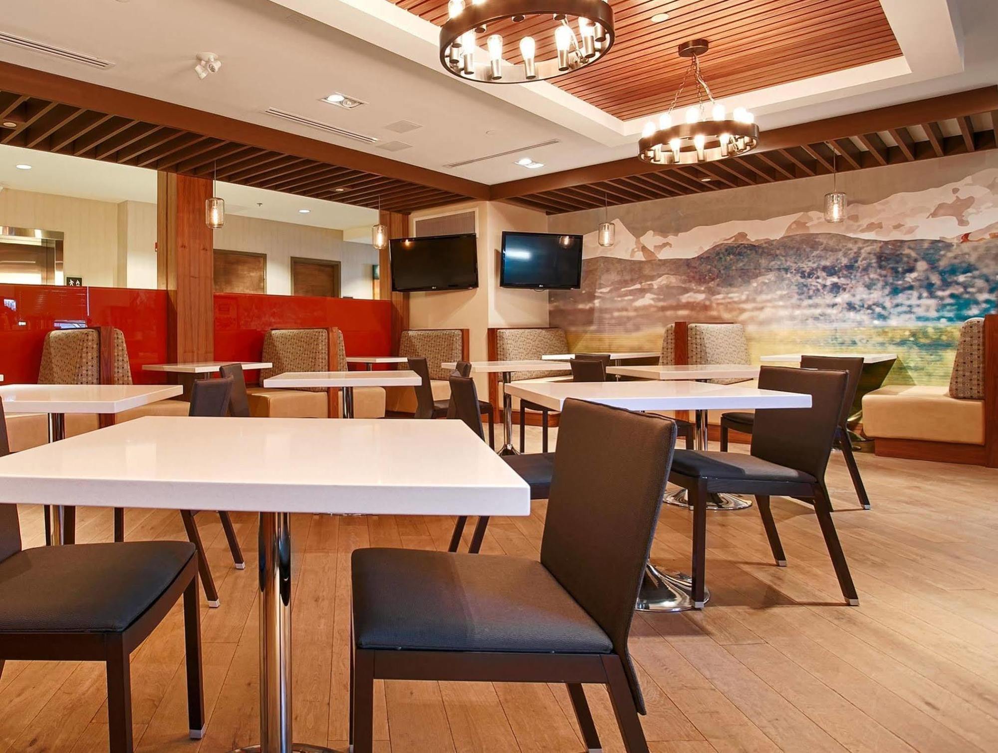 Mountain View Inn & Suites Sundre Buitenkant foto
